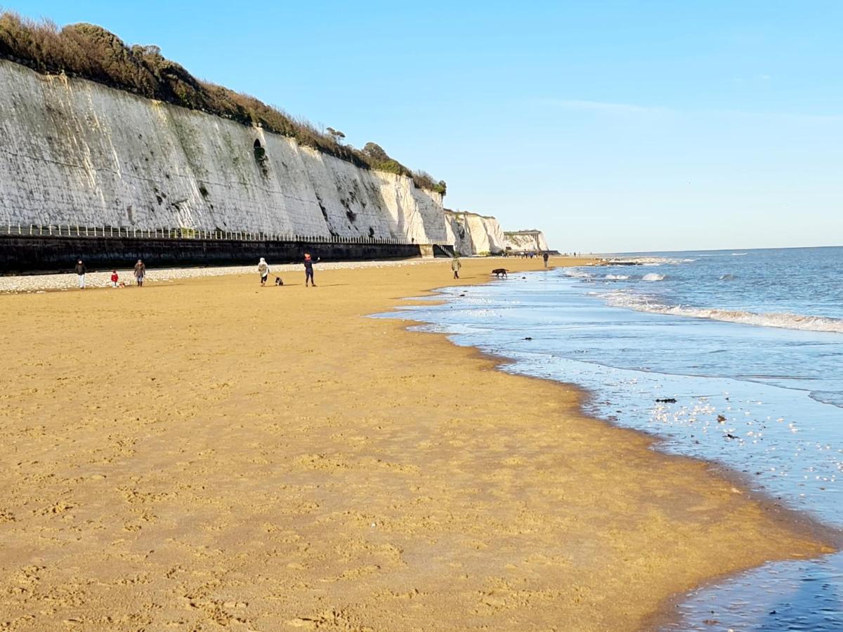 Vitamin Sea - Beachfront Apartment - Sleeps 4 Ramsgate Exterior foto